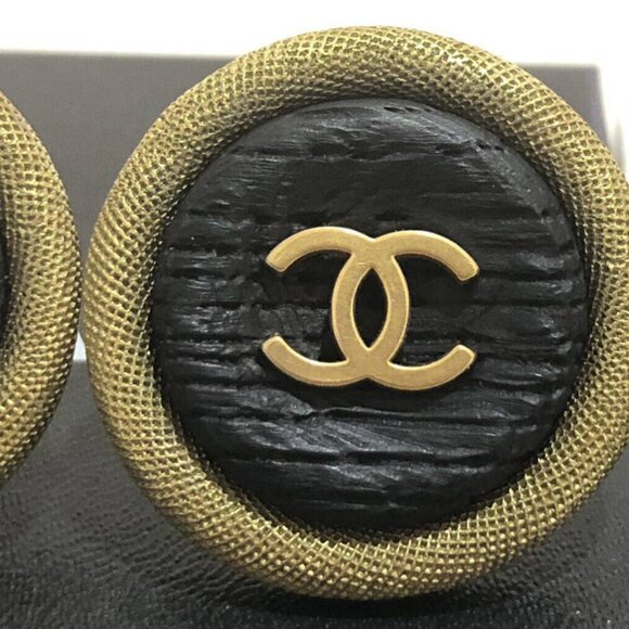 CHANEL CC Logo Black wood Round Clip-On Earrings Gold Tone 94P Auth w/Box - Picture 4 of 9